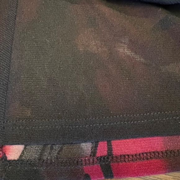 Coldwater Creek Abstract Wrap with Deep red & Black colors, Size 1X - Picture 10 of 11